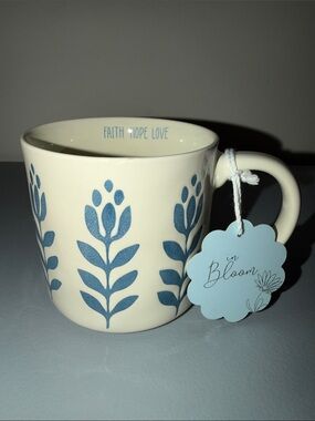 Home Essentials Fiddle + Fern Ceramic Piece in Cream